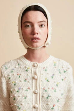 Cardigan Court En Maille De Laine Mérinos Brodé De Fleurs 9 Cardigan Court En Maille De Laine Mérinos Brodé De Fleurs -Élégance Soldes FW23 SLUCERNE 5