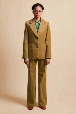 Veste En Velours Côtelé Au Simple Boutonnage 27 Veste En Velours Côtelé Au Simple Boutonnage -Élégance Soldes FW23 SMARTINE camel