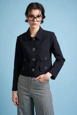 Veste Courte En Laine Vierge Tropicale Tissée En Italie -Élégance Soldes FW23 sellyn 5 de9af155 f812 4ca7 bc74 b68f41d9cb96