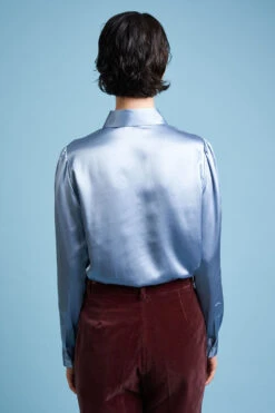 Chemisier En Satin De Soie Ajusté -Élégance Soldes FW23 sinsolite 1558e433 7e82 4e7f 885d a1d789cb0a3b