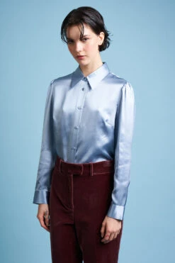 Chemisier En Satin De Soie Ajusté -Élégance Soldes FW23 sinsolite 1 04baecf9 29ad 48bc 89fa 9a841aa1ed8c