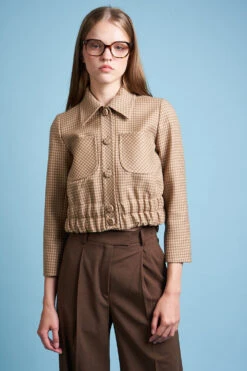 Blouson Court Smocké En Laine Vierge Vichy 29 Blouson Court Smocké En Laine Vierge Vichy -Élégance Soldes FW23 skaro 7 374932ee 0e3d 4799 b759 5e90a7e22540