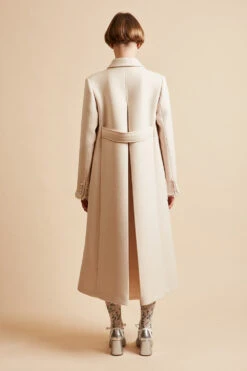 Manteau Long Avec Plastron En Dentelle -Élégance Soldes FW23 srichelieu 3