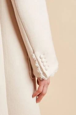 Manteau Long Avec Plastron En Dentelle -Élégance Soldes FW23 srichelieu 4