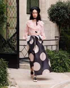 Blouse Au Large Volant En Voile De Coton -Élégance Soldes Paul Joe SS24 runway IG look18