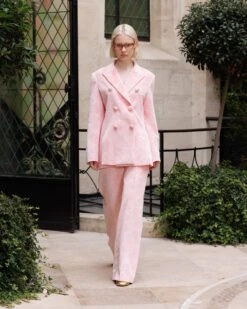 Veste De Tailleur En Velours De Coton 14 Veste De Tailleur En Velours De Coton -Élégance Soldes Paul Joe SS24 runway IG look19