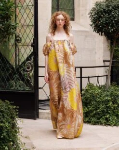 Robe Longue Ample Et Voluptueuse En Gazar De Soie 12 Robe Longue Ample Et Voluptueuse En Gazar De Soie -Élégance Soldes Paul Joe SS24 runway IG look22