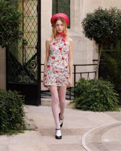 Robe Courte Brodée De Fleurs En 3D -Élégance Soldes Paul Joe SS24 runway IG look31 1