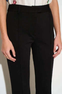 Pantalon à La Coupe Droite En Milano Italien -Élégance Soldes SS24 TBELGARDE 02 1