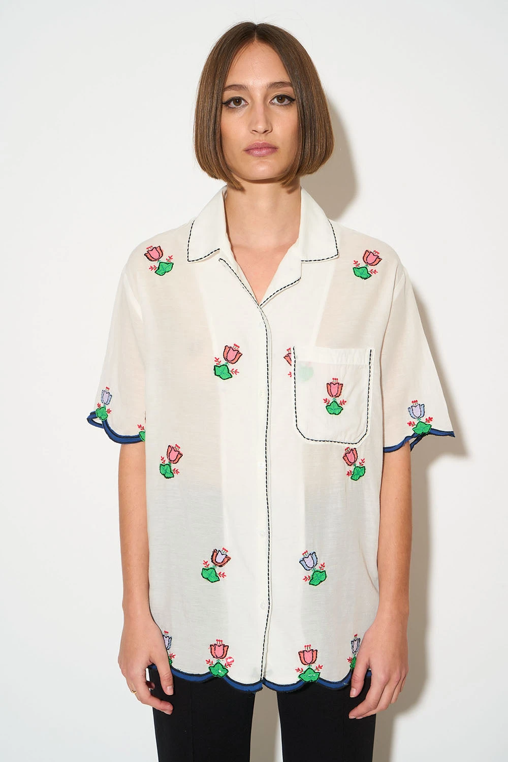 Chemise Coupe Large Brodée Dans Une Mousseline De Coton 4 Chemise Coupe Large Brodée Dans Une Mousseline De Coton - Image 2
