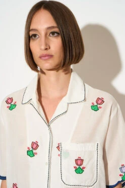 Chemise Coupe Large Brodée Dans Une Mousseline De Coton 9 Chemise Coupe Large Brodée Dans Une Mousseline De Coton -Élégance Soldes SS24 THEUREUSE 2