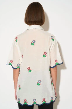 Chemise Coupe Large Brodée Dans Une Mousseline De Coton 11 Chemise Coupe Large Brodée Dans Une Mousseline De Coton -Élégance Soldes SS24 THEUREUSE 4