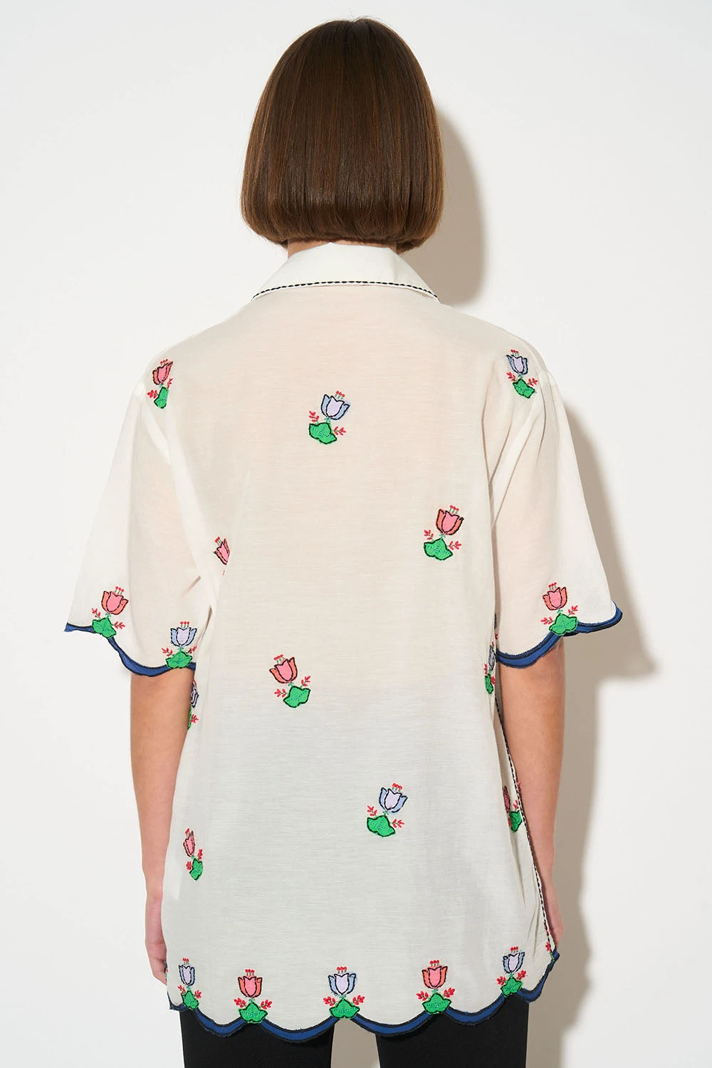 Chemise Coupe Large Brodée Dans Une Mousseline De Coton 7 Chemise Coupe Large Brodée Dans Une Mousseline De Coton - Image 5