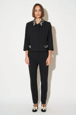 Veste Courte Au Col Brodé à La Main -Élégance Soldes SS24 TKALI 02