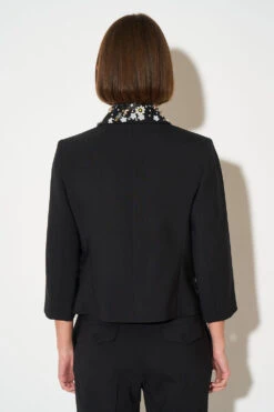 Veste Courte Au Col Brodé à La Main -Élégance Soldes SS24 TKALI 02 11