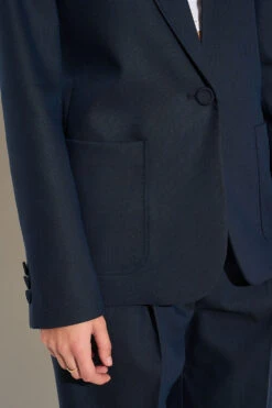 Veste Tailleur Cintrée à Simple Croisure -Élégance Soldes SS24 TZALAVY 03 1
