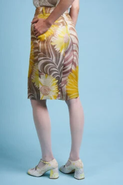 Short Coupe Droite En Gazar De Soie -Élégance Soldes SS24 Tarome 1 2c0aa622 66c5 4b47 81d2 76326ad34588