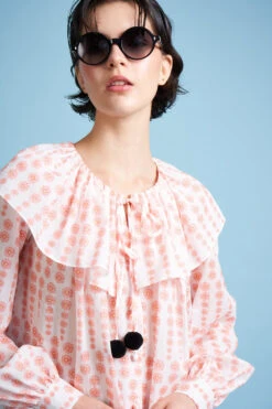 Blouse Au Large Volant En Voile De Coton