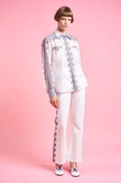 Chemise Ample Souple Et Légère Avec Dessin Placé 9 Chemise Ample Souple Et Légère Avec Dessin Placé -Élégance Soldes SS24 Telda 4