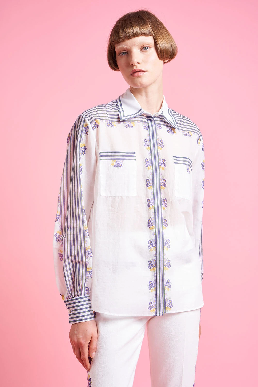 Chemise Ample Souple Et Légère Avec Dessin Placé 3 Chemise Ample Souple Et Légère Avec Dessin Placé