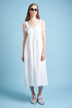 Robe à Bretelles Strassées En Broderie Anglaise Festonnée