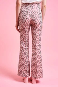Pantalon Droit évasé En Jacquard Floral All Over 11 Pantalon Droit évasé En Jacquard Floral All Over -Élégance Soldes SS24 Ttulipe 5 083a274f ab27 4385 8d19 7602fb3566ba
