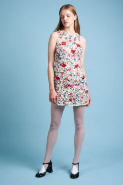 Robe Courte Brodée De Fleurs En 3D