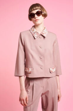 Veste Courte Au Col Brodé à La Main